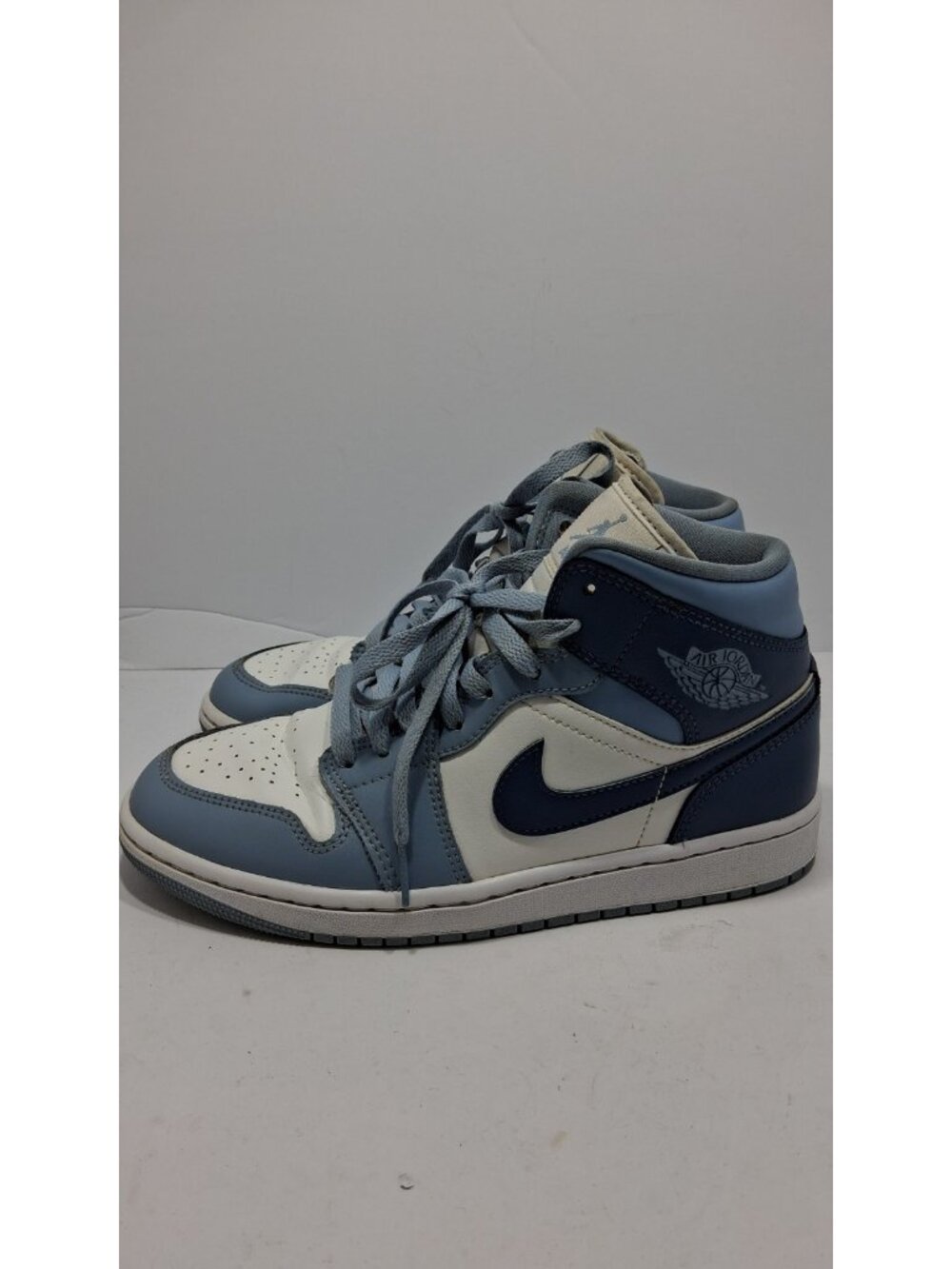 Women’s Size 8 - Air Jordan 1 Mid ‘Sail Diffused Blue’ BQ6472-140 O